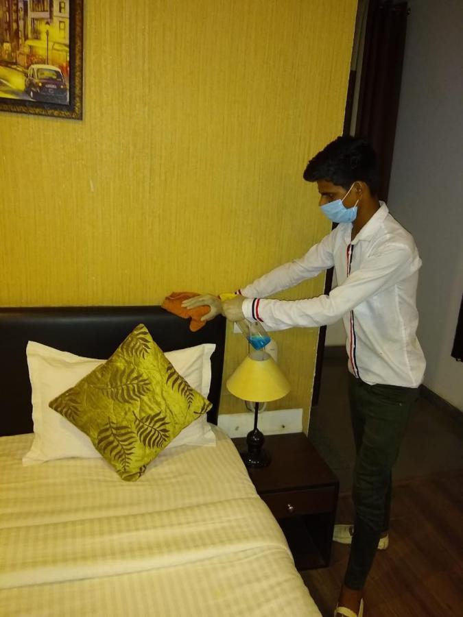 Airport Hotel Tashree Neu-Delhi Exterior foto
