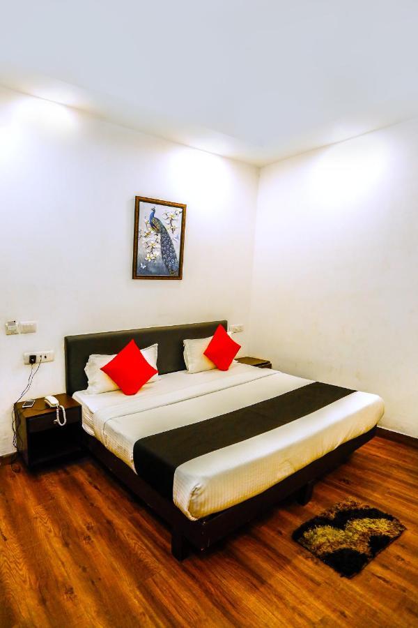 Airport Hotel Tashree Neu-Delhi Exterior foto