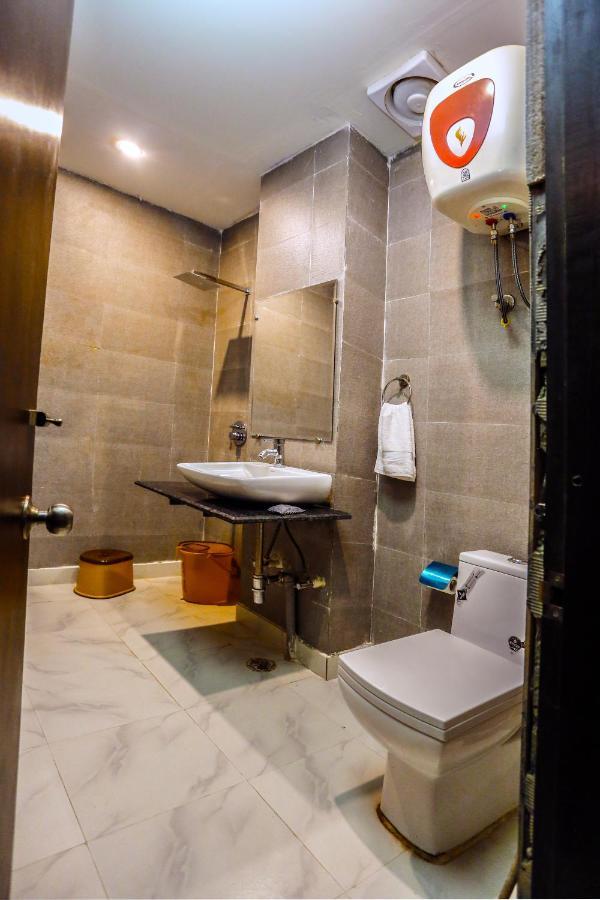 Airport Hotel Tashree Neu-Delhi Exterior foto