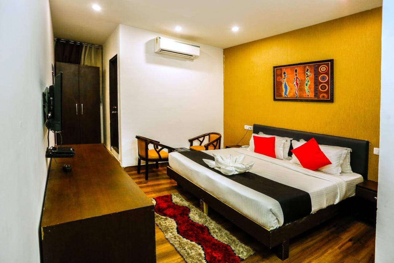 Airport Hotel Tashree Neu-Delhi Exterior foto