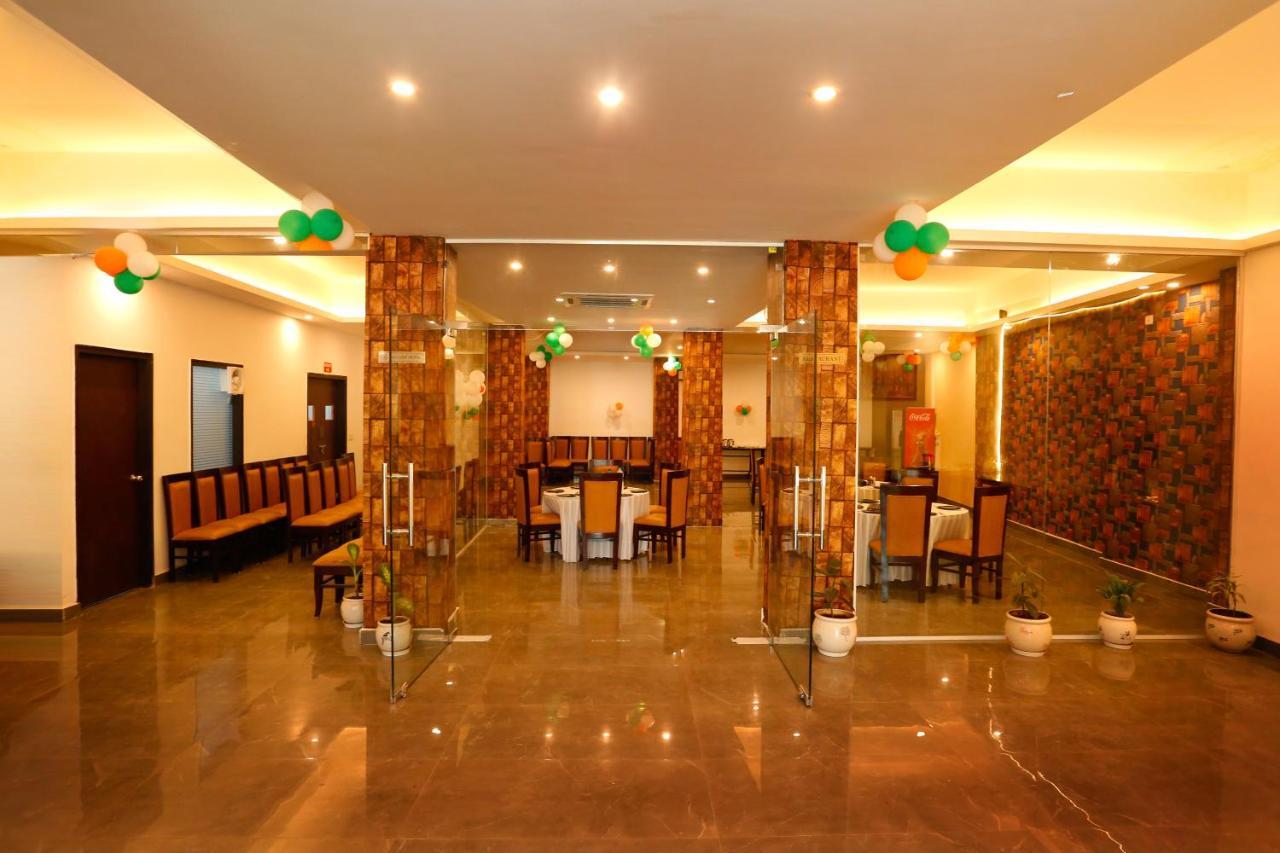 Airport Hotel Tashree Neu-Delhi Exterior foto