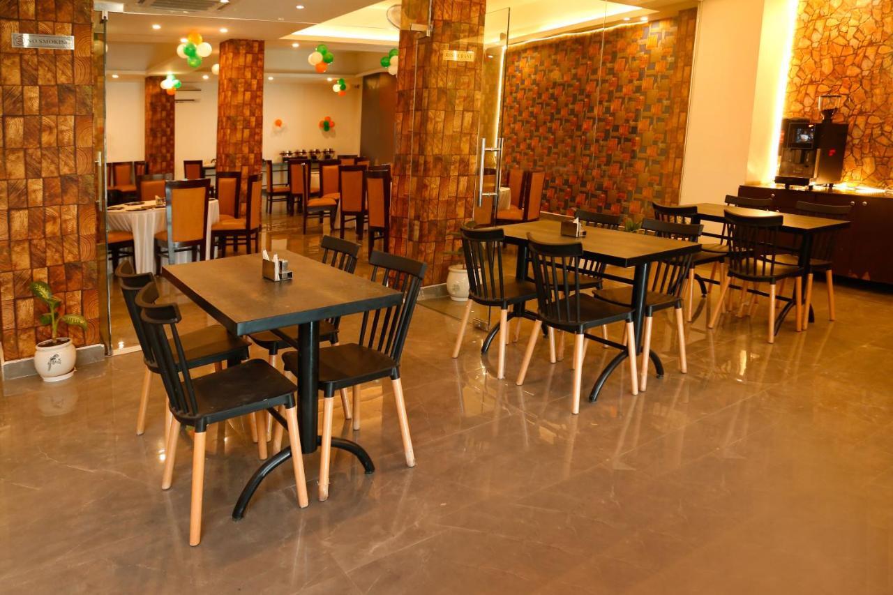 Airport Hotel Tashree Neu-Delhi Exterior foto