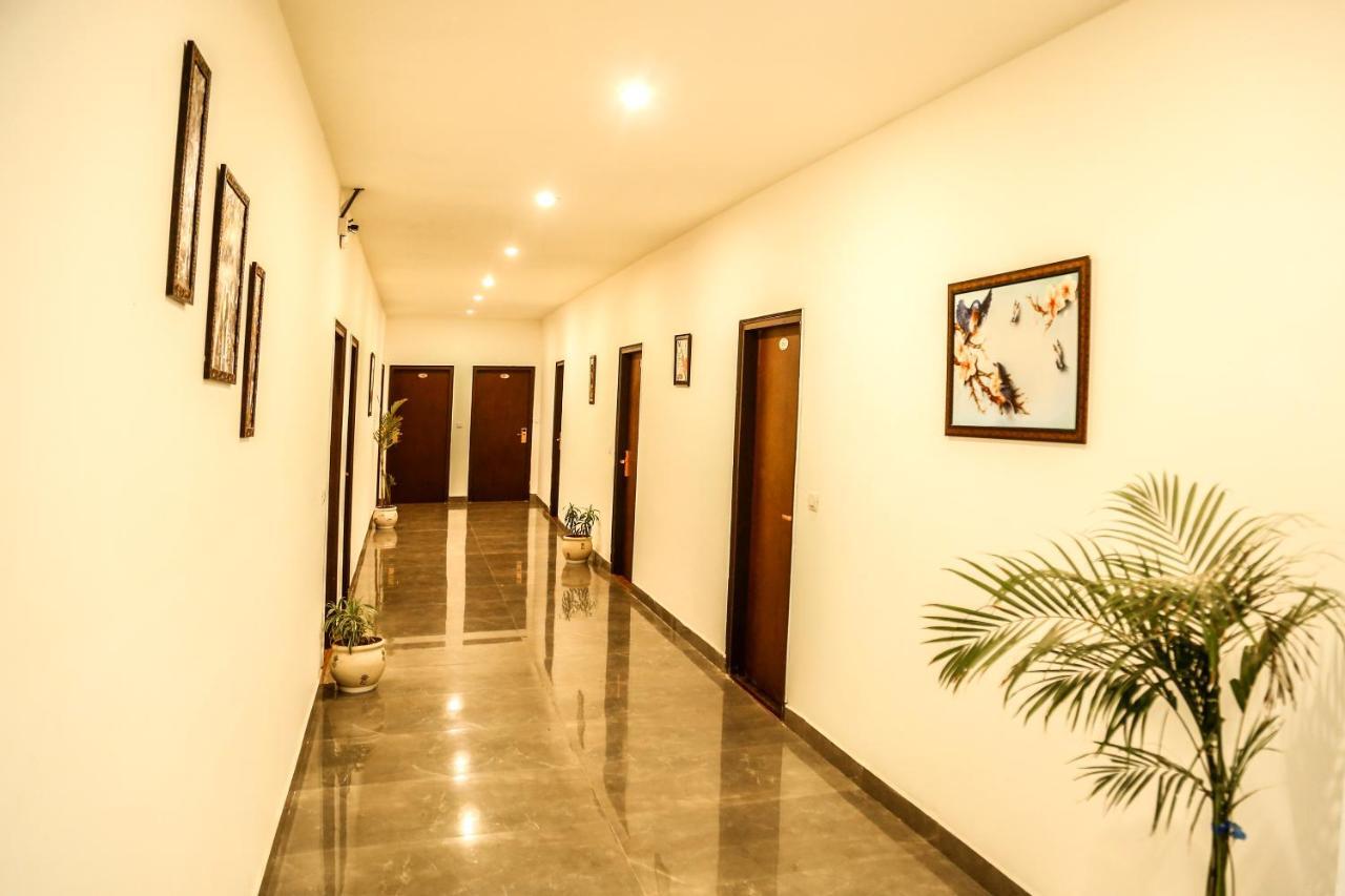 Airport Hotel Tashree Neu-Delhi Exterior foto