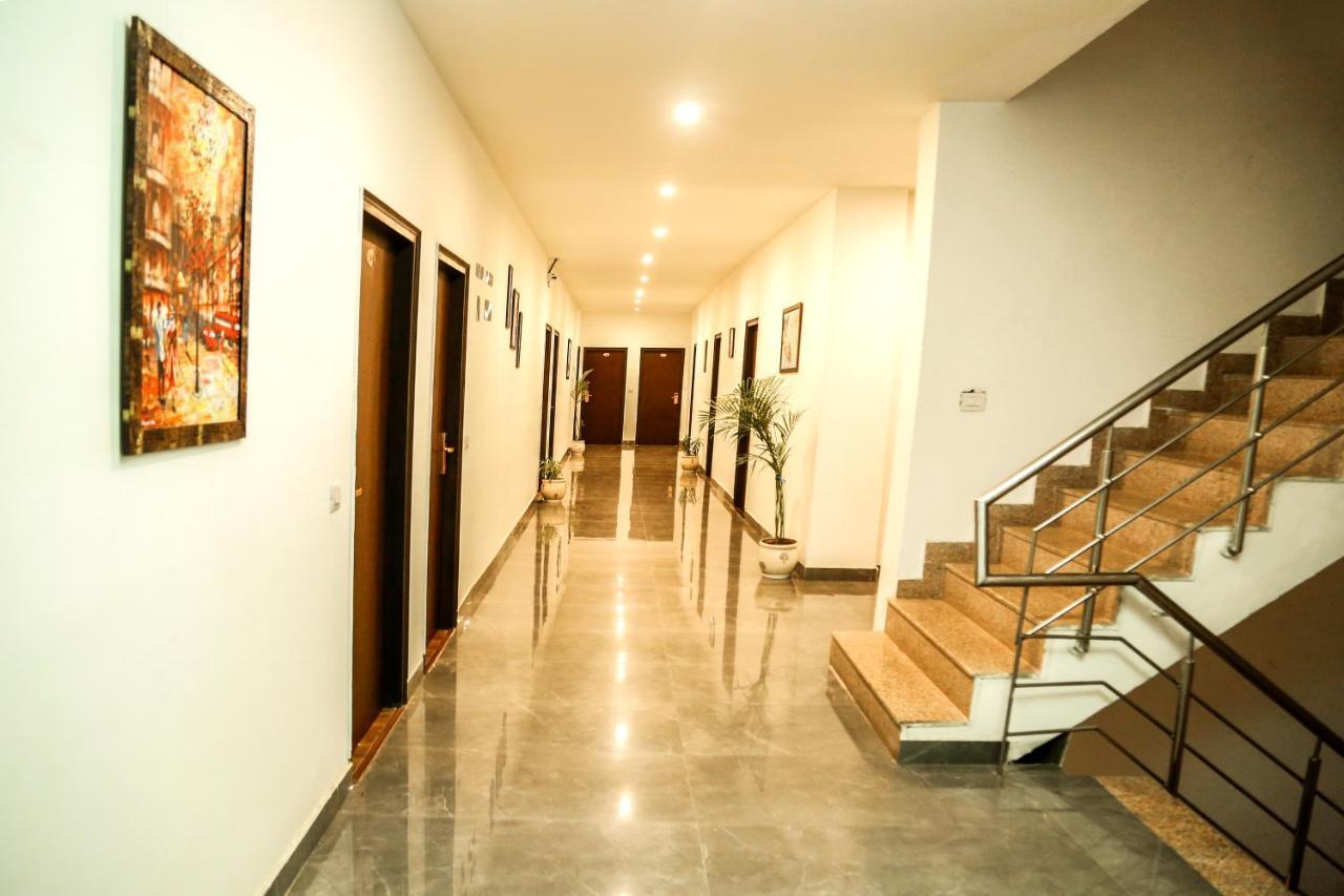 Airport Hotel Tashree Neu-Delhi Exterior foto